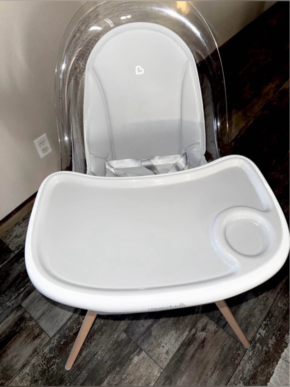 munchkin
360° CLOUD
Clear seat high chair with 360° swivel